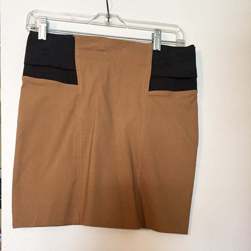 NWT ASOS Cute tan and black stretch mini skirt 6
